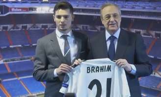 Brahim foi apresentado ao lado de Florentino Pérez (Foto: Reprodução)