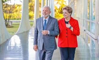 O presidente Luiz Inácio Lula da Silva e a ex-presidente Dilma Rousseff no Palácio da Alvorada, em Brasília