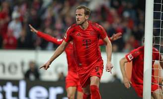 Harry Kane (Bayern de Munique) comemorando seu gol contra o Augsburg, no dia 04.04.2025 