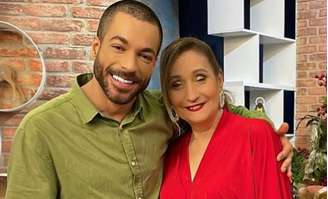 Jan Rios com Sonia Abrão no estúdio do 'A Tarde é Sua'