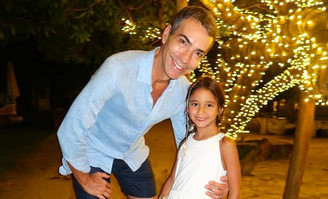 O jornalista César Tralli ao lado da filha, Manuella