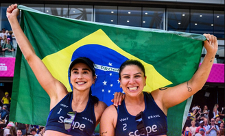 Carol Solberg e Rebecca garantiram a bronze na Copa do Mundo de vôlei de praia