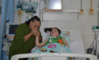 ‘Família completa’: criança de 12 anos com doença genética rara passa primeiro Natal em casa após mais de uma década internada