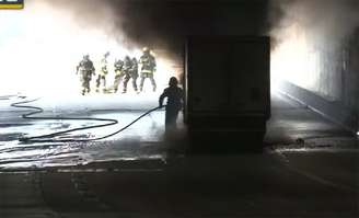 Bombeiros ainda não sabem o que provocou o incêndio no caminhão