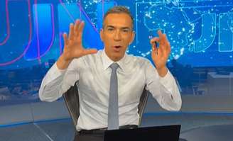 César Tralli à vontade antes de o 'JN' começar: informalidade controlada e mais comentários fazem bem ao telejornal