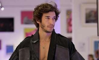 O modelo no desfile em Londres: mercado para homens 40+ na passarela é pequeno, mas cresce