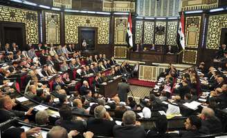 Parlamento se reuniu nesta segunda-feira para decidir data de eleições na Síria: 3 de junho; oposição rejeita ideia