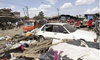 <p>Vista geral da destruição causada por duas explosões que mataram ao menos 10 pessoas em um mercado em Nairóbi, capital do Quênia</p>