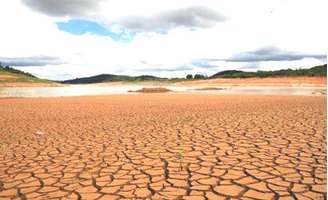 <p>Sistemas de água do Estado de SP sofrem crise hídrica</p>