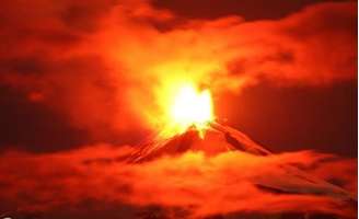 Vulcão chileno entra em erupção 