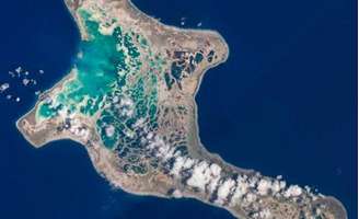 Mar avança sobre ilha de Kiribati