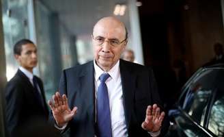 Ministro da Fazenda, Henrique Meirelles, fala com jornalistas em Brasília, Brasil
20/7/2017 REUTERS/Adriano Machado