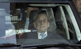Príncipe Philip, marido da rainha Elizabeth, deixa hospital