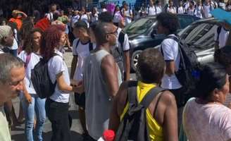 Alunos protestam contra a falta de condições