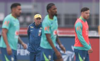 Carlo Ancelotti comanda treinamento da seleção brasileira no CT Joaquim Grava.