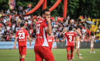 Bruno Gomes comemora gol pelo Semen Padang