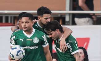 Vitor Roque recebeu críticas após postagem apontada como homofóbica nas redes sociais.