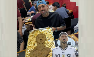 Barboza ganhou bife à milanesa personalizado de presente