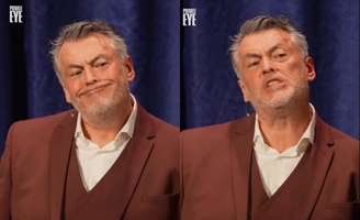 Lewis MacLeod durante apresentação em que imita Donald Trump