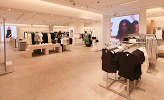 H&M alertou que vendas entre dezembro e janeiro devem recuar 2%, citando o efeito de uma Black Friday forte e fatores sazonais