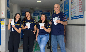 Funcionários da lotérica Sorte Mais Brasil, em Eusébio, no Ceará