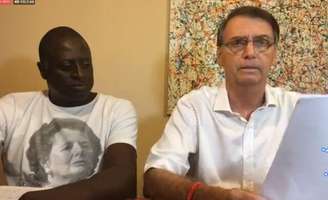 O deputado Hélio Lopes e Jair Bolsonaro durante uma das lives do então presidente enquanto governava o País