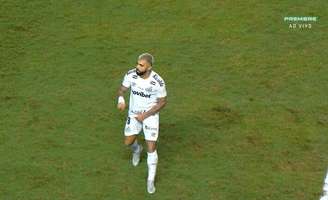 Gabigol é expulso de Santos x Vitória por reproduzir gesto obsceno logo após fazer gol.