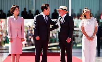 O presidente da República, Luiz Inácio Lula da Silva, acompanhado da primeira- dama, Janja da Silva, recebe o presidente da Coreia do Sul, Lee Jae Myung, acompanhado da primeira-dama Kim Hea Kyung, em cerimônia realizada no Palácio da Alvorada nesta segunda-feira, 27