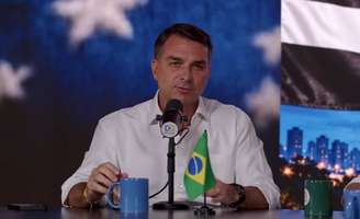 Flávio Bolsonaro em live no YouTube