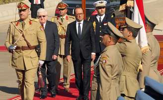 <p>"Vim a Bagdá para afirmar a disponibilidade da França para ajudar ainda mais o Iraque militarmente", declarou Hollande</p>