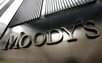 <p>Moody's alertou que pode reduzir o rating "Baa2" do Brasil nos próximos dois anos devido à desaceleração da economia e ao peso da dívida</p>
