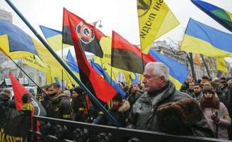 Ucranianos protestam contra ações da Rússia em prol de movimentos separatistas