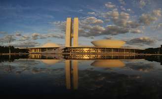 O prédio do Congresso Nacional, em Brasília, entre a Esplanada dos Ministérios e a Praça dos Três Poderes