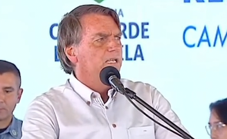 Em evento, Bolsonaro escuta que Brasil voltará a ser feliz quando 'Lula voltar'; veja