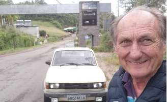 Adolfo Fröhlich, 72 anos, e seu Fiat 147