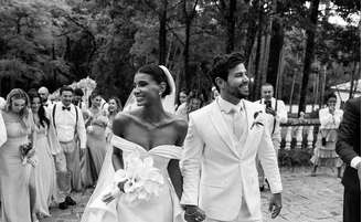 Jakelyne e Mariano se casam