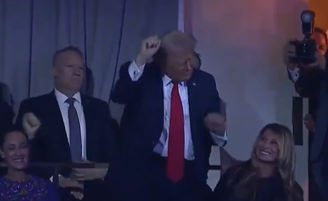 Perfil oficial da Casa Branca compartilhou a 'dancinha' de Donald Trump ao som de YMCA