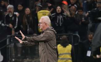 Dorival Júnior, treinador do Corinthians, durante duelo com o Vasco.