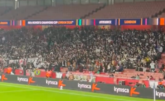 Torcida do Corinthians no Emirates Stadium 