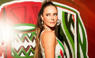 Paolla Oliveira no ensaio de quadra da Grande Rio