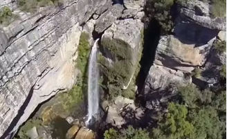O turista Caio Libero Batistela, 35, morreu após cair enquanto tentava tirar foto em cachoeira no Parque São Jorge, em Ponta Grossa (PR)