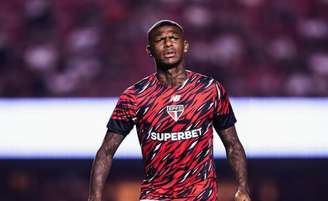 Arboleda no aquecimento antes de partida pelo São Paulo