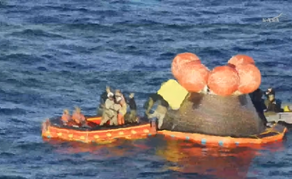 Astronautas retorno após ficarem 10 dias em órbita, com passagem pelo lado oculto da Lua