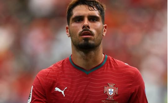 Pedro Neto brinca após ser "eleito" o mais bonito da Copa: 'Grupo foi unânime em concordar'