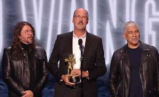 Nirvana recebe prêmio de Vanguarda no VMAs: "Kurt teria adorado esse legado"