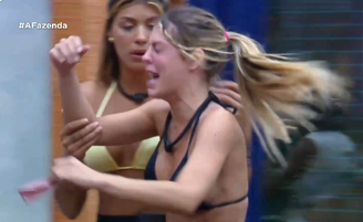 Ana Bruna aos prantos após briga com Sérgio