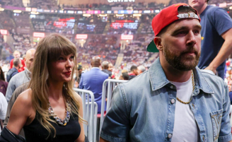 Taylor Swift e Travis Kelce foram criticados como proprietários 'ausentes' por um vizinho no local onde possuem uma mansão