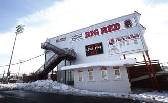 Imagem mostra a entrada do estádio Harding, em Steubenville, a casa do time Big Red