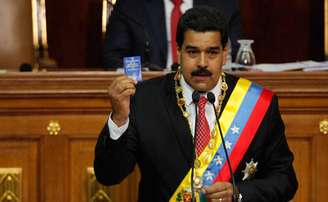 Maduro presta juramento e promete soltar presos políticos