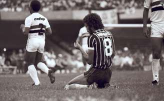 Sócrates reclama de falta na final do Campeonato Paulista de 1982